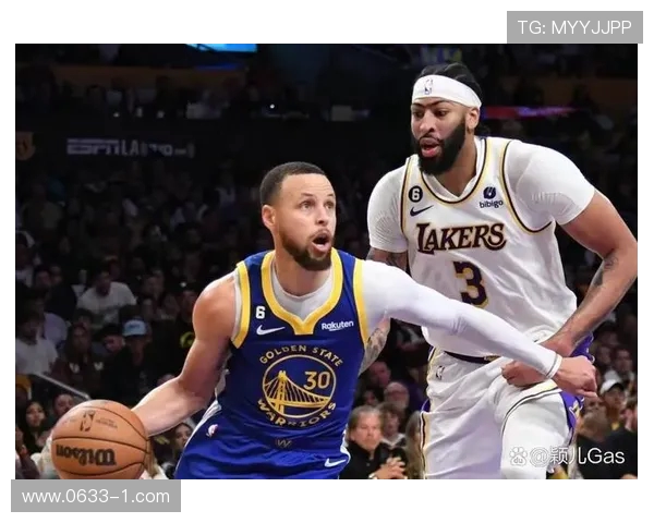 勇士与猛龙激战正酣谁将赢得这场篮球巅峰对决