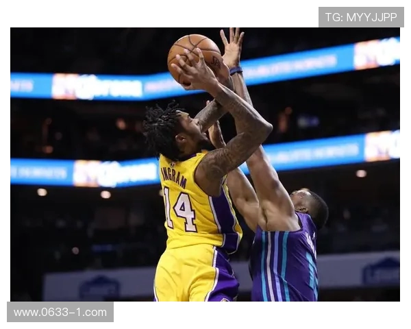 湖人队与黄蜂队激战正酣精彩瞬间回顾与分析 湖人队与黄蜂队激战正酣精彩瞬间回顾与分析